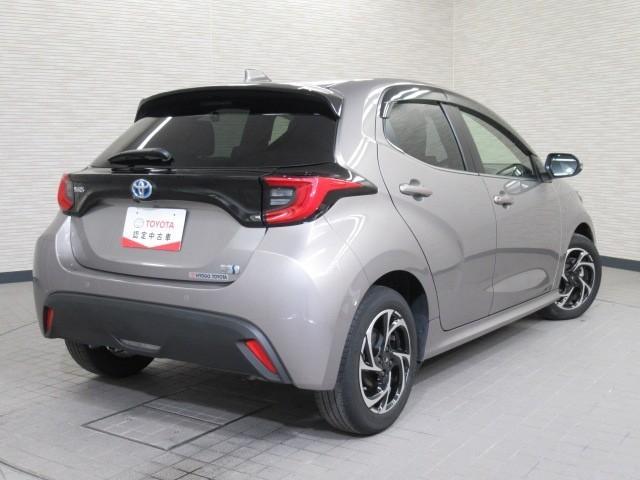 ヤリス ハイブリッドＺ　ＰＣＳ　ＡＷ　Ｂカメラ　ＬＥＤランプ　スマキー　ＥＴＣ付き　ＶＳＣ　パワステ　クルコン　カーテンエアバック　キーフリー　ＡＢＳ　イモビ　エアコン　エアバッグ　デュアルエアバック（6枚目）