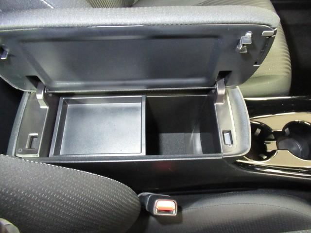 プリウスPHV Sセーフティパッケージ AC100V クルコン Bカメラ LEDヘッドライト スマ-トキ- AAC ETC アルミホイール キーレス 横滑り防止装置 イモビ サイドエアバック プリクラッシュS ワンオ-ナ-(23枚目)