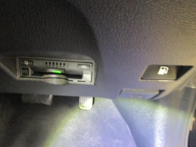 プリウス Sツーリングセレクション エアバック 1オーナー車 Bモニ LEDヘッド イモビ オートクルーズ 横滑り防止 サイドエアバック ETC スマートキー メモリ-ナビ 助手席エアバック ナビTV ABS AW フルオートエアコン(11枚目)