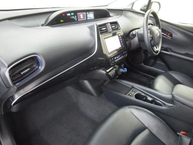 プリウス Sツーリングセレクション エアバック 1オーナー車 Bモニ LEDヘッド イモビ オートクルーズ 横滑り防止 サイドエアバック ETC スマートキー メモリ-ナビ 助手席エアバック ナビTV ABS AW フルオートエアコン(27枚目)