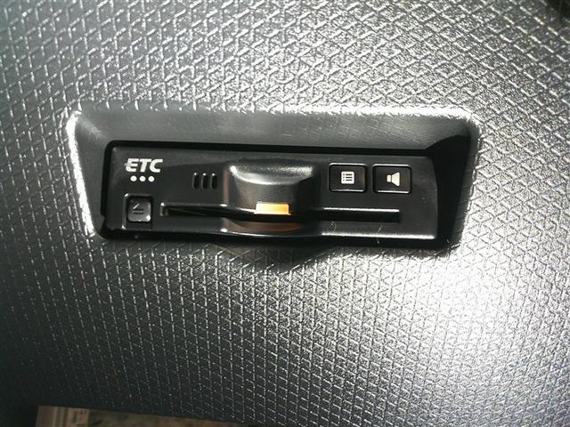 タント ファンクロスターボ　ＬＥＤランプ　フルセグＴＶ　Ｒカメラ　スマートキ　クルーズコントロール　横滑り防止　ｉ－ｓｔｏｐ　サイドエアバッグ　盗難警報装置　パワーウインドウ　オートエアコン　アルミ　ＴＶ　キーフリー　ＡＢＳ（11枚目）