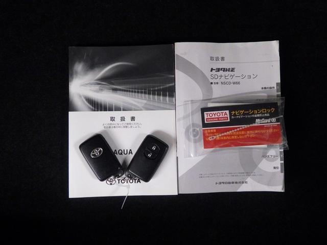 アクア Sスタイルブラック バックモニタ- ナビTV イモビライザー スマートキープッシュスタート Wエアバッグ キーフリ メモリーナビゲーション 横滑り防止装置付き 1セグ フルオートエアコン ABS パワーウィンドウ PS(26枚目)