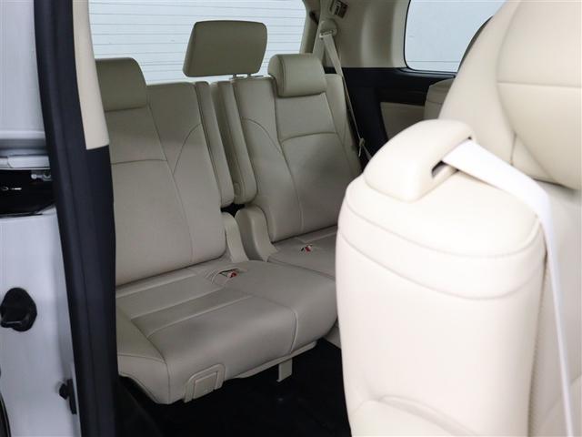 ３列シートの７人乗りです。