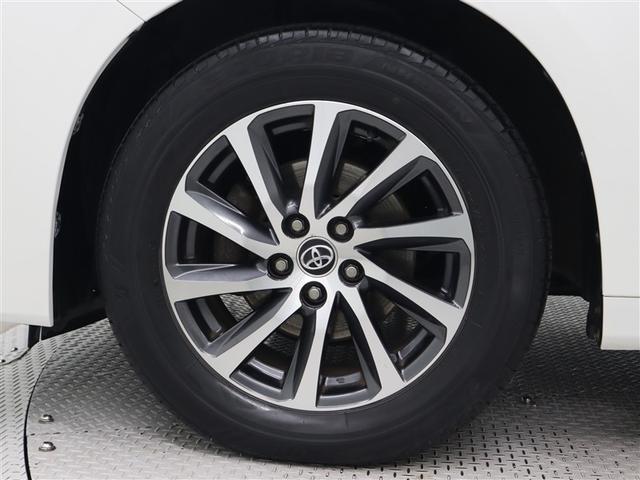 純正アルミホイールは精度が高く、走行の安定性が優れています。タイヤサイズ２２５／６０Ｒ１７