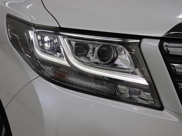 ＬＥＤヘッドライトには「オートマチックハイビーム」を搭載。ハイビームとロービームを自動で切替え、夜間の歩行者などの早期発見をサポート。切替忘れを防ぐほか、手動操作の煩わしさも軽減します。