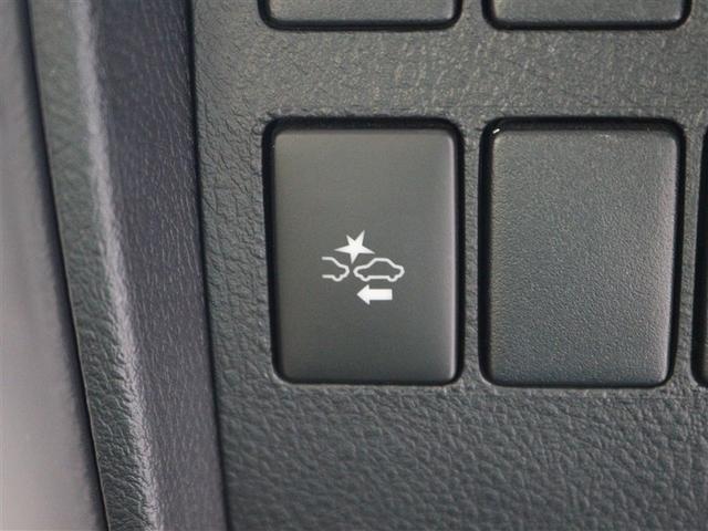 進路上の先行車や障害物などをミリ波レーダーで検出し、衝突する可能性が高いと判断した場合に警報やブレーキの制御により衝突回避を支援する「プリクラッシュセーフティシステム」が装備されています。