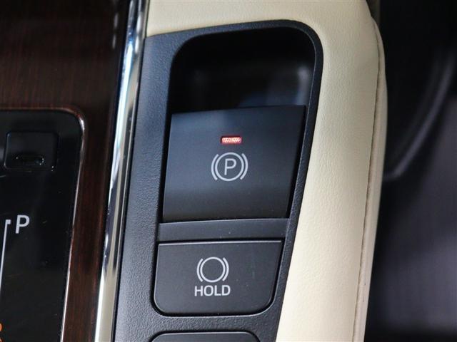 「ＨＯＬＤ」スイッチを押し、システムＯＮの状態にしておくことで、渋滞や信号待ちなどでブレーキを踏んで停車した時にブレーキを保持。アクセルを踏むと解除されます。