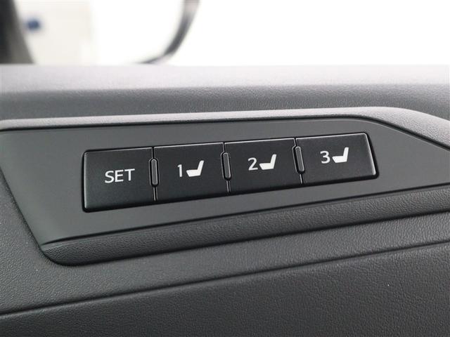 ３名分のシート、ドアミラーの最適ポジションを記憶・再現できるマイコンプリセットドライビングポジションシステムが装備されています。