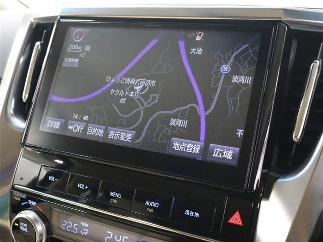 安全性を考慮し、視線移動の少ない位置にセットされた純正ＳＤナビ！ＣＤ、ＤＶＤビデオ、フルセグＴＶに対応しています。