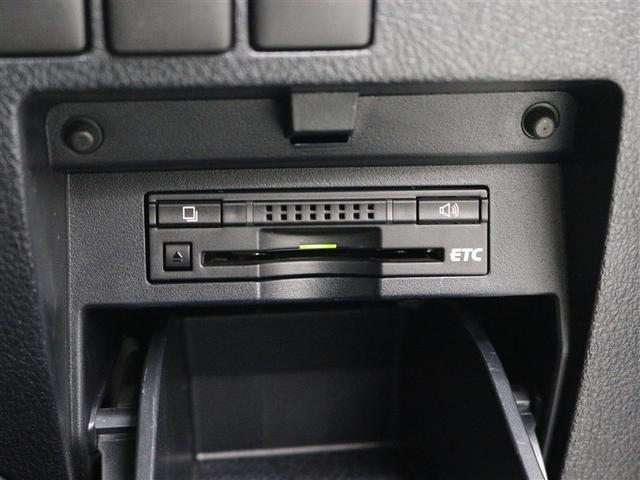ＥＴＣ車載器はビルトインタイプですっきり収納され、見た目も使い勝手も満足のアイテムです。