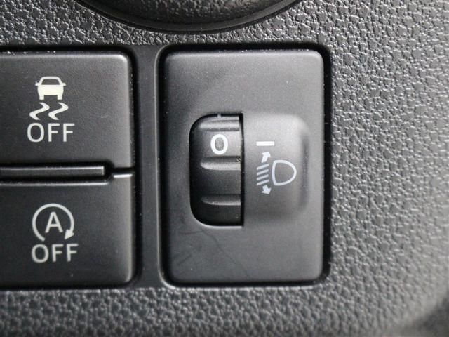 人や荷物を満載しても、対向車や先行車に迷惑をかけない、室内からヘッドライトの光軸を調整できます。