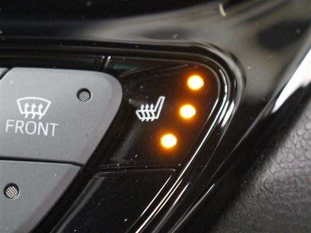 快適温熱シート（運転席・助手席）採用。長時間座っていると負担のかかりやすい肩や腰、寒い日に冷えやすい脚部に快適なぬくもりを伝えます。Ｈｉ-Ｍｉｄ-Ｌｏモードの３段階切替が可能です。