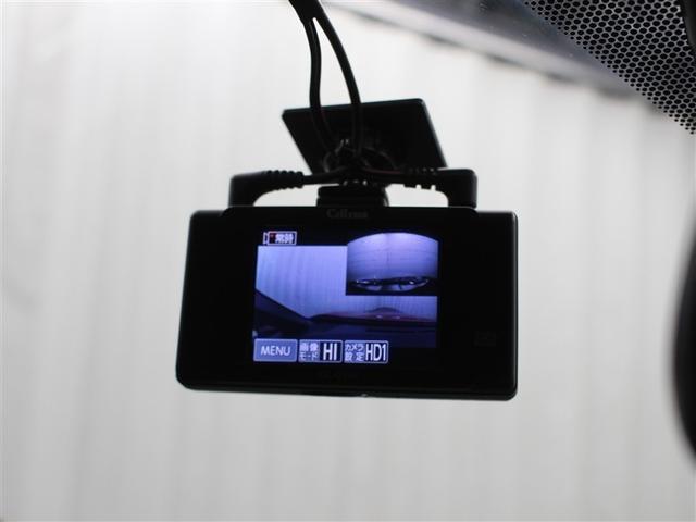 交通事故処理の迅速化等、運転中の「万が一」を記録してくれ、もしもの時も心強いドライブレコーダーを装備しています。
