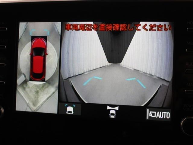 車両を上から見下ろしたような車両全周囲の映像をディスプレイに表示し、後方視界や目視しにくい周囲の安全確認をサポートする「パノラミックビューモニター」が搭載されています。