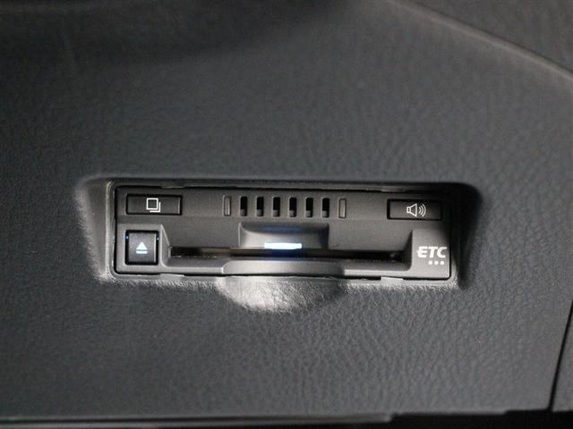 ＥＴＣ車載器は、ビルトインタイプですっきり収納され、見た目も使い勝手も満足のアイテムです。