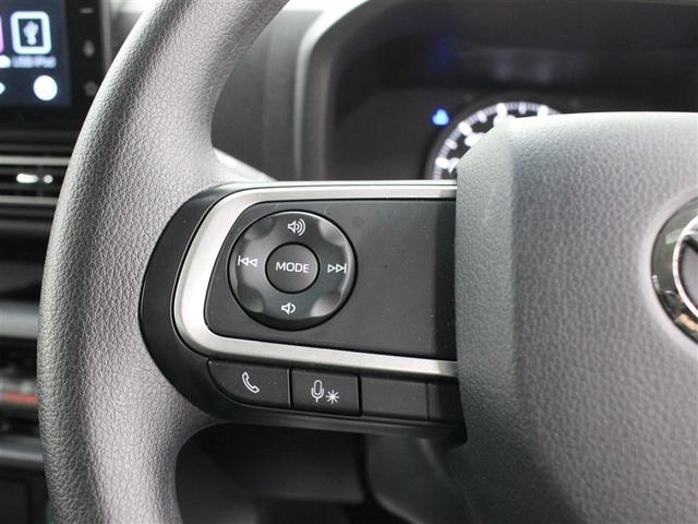 ステアリングホイールから手を離すことなくオーディオ操作などが行えるステアリングスイッチを採用しています。