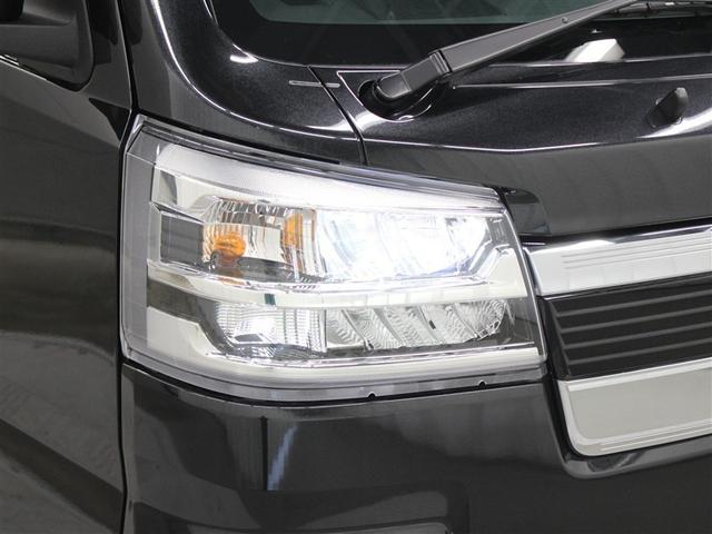 ハイビームで走行中、対向車を検知し操作することなく部分的に遮光する、ＡＤＢ（アダプティブドライビングビーム）を装備。対向車に眩しい思いをさせることなく、ハイビームの視認性を確保します。