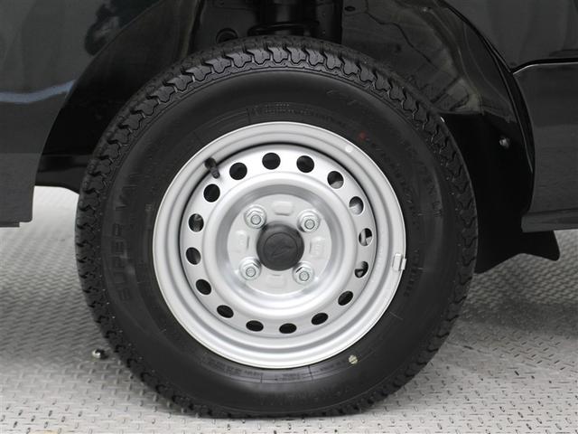 スチールホイールを装着しています。タイヤサイズ１４５／８０Ｒ１２
