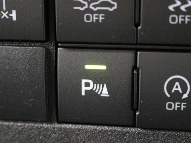 コーナーセンサー（フロント２個／リヤ４個）が装備されています。障害物までの距離に応じて警告音を変えてお知らせ。縦列駐車や駐車場・車庫などで取り回しをサポートします。