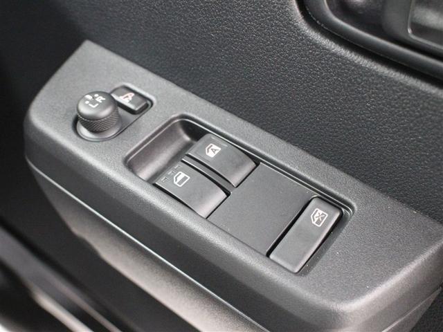 運転席からも操作可能なパワーウィンドウが装備されています。