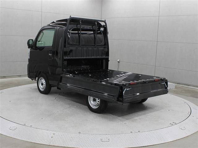 使い勝手の良い、３方開荷台を採用、荷台床面を低く設定しているので、荷物の積み降ろし作業の効率が上がります。