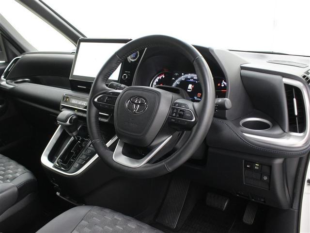 ヴォクシー Ｓ－Ｚ　フルセグ　メモリーナビ　ＤＶＤ再生　ミュージックプレイヤー接続可　バックカメラ　衝突被害軽減システム　ＥＴＣ　両側電動スライド　ＬＥＤヘッドランプ　乗車定員７人　３列シート（6枚目）