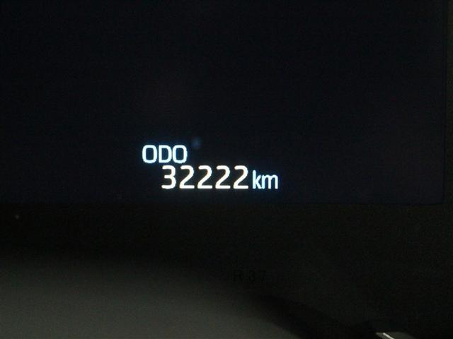 ヴォクシー Ｓ－Ｚ　フルセグ　メモリーナビ　ＤＶＤ再生　ミュージックプレイヤー接続可　バックカメラ　衝突被害軽減システム　ＥＴＣ　両側電動スライド　ＬＥＤヘッドランプ　乗車定員７人　３列シート（32枚目）