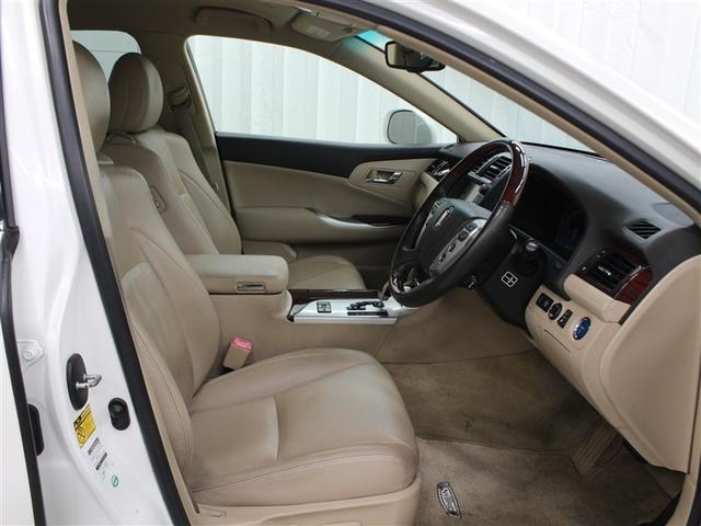 クラウンハイブリッド Ｇパッケージ　革シート　フルセグ　ＨＤＤナビ　ＤＶＤ再生　ミュージックプレイヤー接続可　バックカメラ　衝突被害軽減システム　ＥＴＣ　ＨＩＤヘッドライト　アイドリングストップ（9枚目）