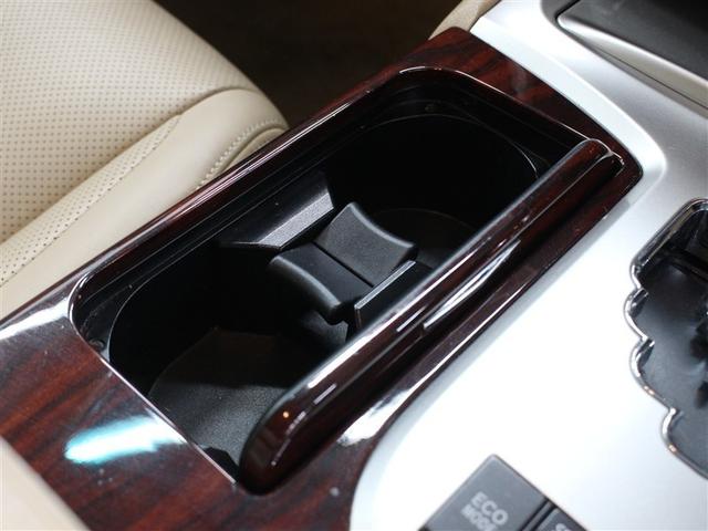 クラウンハイブリッド Ｇパッケージ　革シート　フルセグ　ＨＤＤナビ　ＤＶＤ再生　ミュージックプレイヤー接続可　バックカメラ　衝突被害軽減システム　ＥＴＣ　ＨＩＤヘッドライト　アイドリングストップ（32枚目）