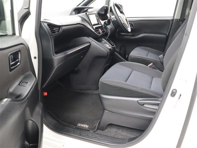 ノア Ｘ　ワンセグ　メモリーナビ　バックカメラ　衝突被害軽減システム　両側電動スライド　ＬＥＤヘッドランプ　ウオークスルー　乗車定員８人　３列シート　アイドリングストップ（8枚目）