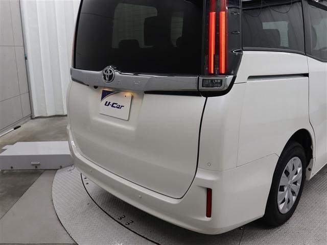 ノア Ｘ　ワンセグ　メモリーナビ　バックカメラ　衝突被害軽減システム　両側電動スライド　ＬＥＤヘッドランプ　ウオークスルー　乗車定員８人　３列シート　アイドリングストップ（17枚目）