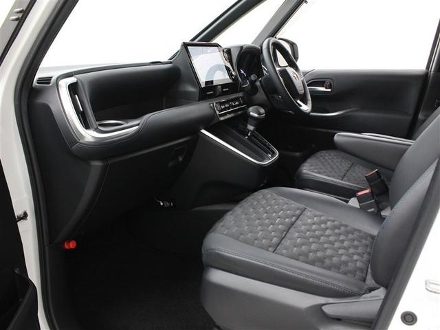 ヴォクシー ハイブリッドＳ－Ｚ　フルセグ　メモリーナビ　ＤＶＤ再生　ミュージックプレイヤー接続可　バックカメラ　衝突被害軽減システム　ＥＴＣ　ドラレコ　両側電動スライド　ＬＥＤヘッドランプ　乗車定員７人　３列シート（10枚目）