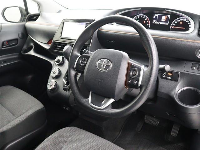 シエンタ Ｘ　メモリーナビ　バックカメラ　衝突被害軽減システム　ＥＴＣ　電動スライドドア　乗車定員７人　３列シート　アイドリングストップ（6枚目）