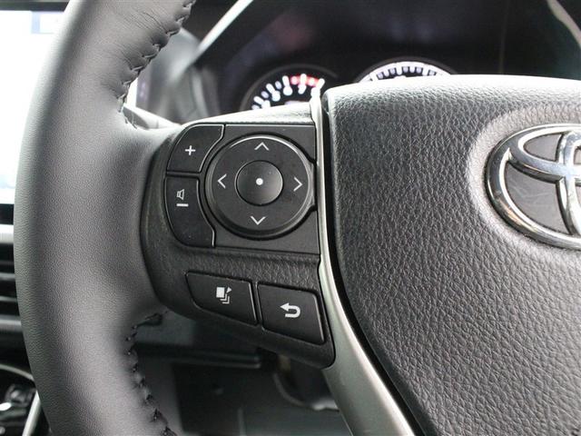 �X�e�A�����O�z�C�[�������𗣂����ƂȂ��I�[�f�B�I��}���`�C���t�H���[�V�����f�B�X�v���C�̕\���ؑւȂǂ̑��삪�s����X�e�A�����O�X�C�b�`���̗p���Ă��܂��B