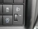 人や荷物を満載しても、対向車や先行車に迷惑をかけない、室内からヘッドライトの光軸を調整できます。