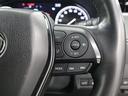 レーダークルーズコントロール作動時に車線維持に必要な運転操作の支援を行う「レーントレーシングアシスト(LTA)」を搭載しています。