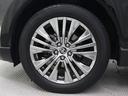 高輝度シルバー塗装された19インチアルミホイールが装着されています。タイヤサイズ225/55R19