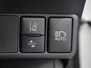 衝突回避支援パッケージ「Toyota Safety Sense」において、昼間の歩行者も検知対象に加えた「プリクラッシュセーフティ(レーザーレーダー+単眼カメラ)」を採用しています。