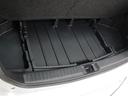 ラゲージボード下にも収納スペースがあります。