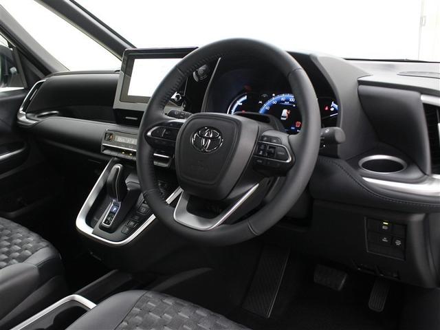 ヴォクシー ハイブリッドＳ－Ｚ　ミュージックプレイヤー接続可　バックカメラ　衝突被害軽減システム　両側電動スライド　ＬＥＤヘッドランプ　乗車定員７人　３列シート　ワンオーナー　アイドリングストップ（6枚目）