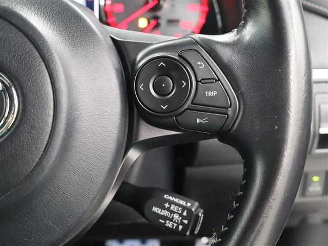 レーダークルーズコントロール（全車速追従機能付）が装着され、ミリ波レーダーと単眼カメラで先行車を認識し、車速に応じた車間距離を保ちながら追従走行を支援します。