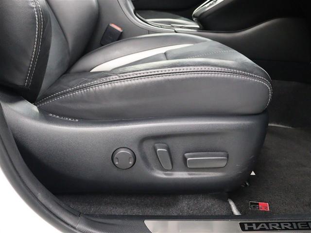 パワーシートを採用し、スイッチひとつで最適なシートポジションへの調節が可能です。