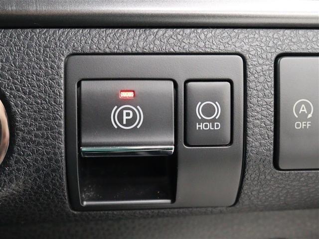 「ＨＯＬＤ」スイッチを押し、システムＯＮの状態にしておくことで、渋滞や信号待ちなどでブレーキを踏んで停車した時にブレーキを保持。アクセルを踏むと解除されます。