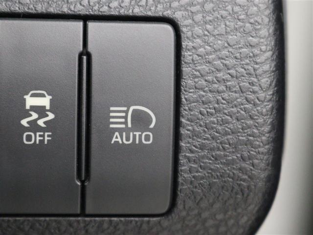ＬＥＤヘッドランプには「オートマチックハイビーム（ＡＨＢ）」を搭載。先行車や対向車、道路周辺の明るさを検知し、ハイビームとロービームを切り替えることにより、前方視界確保をアシストします。