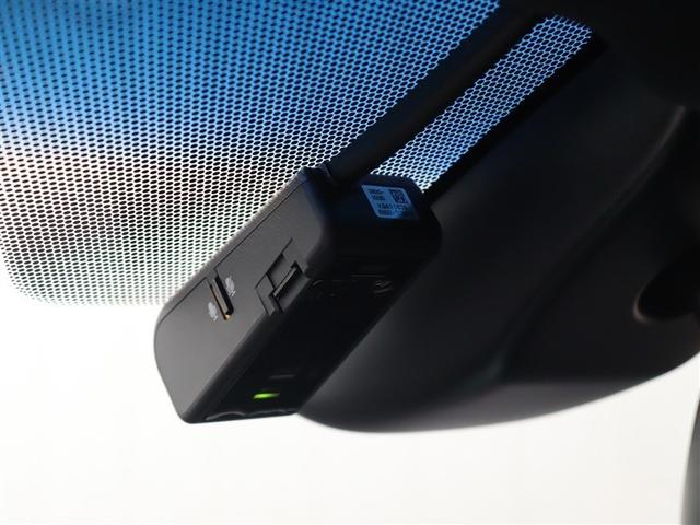 交通事故処理の迅速化等、運転中の「万が一」を記録してくれ、もしもの時も心強いドライブレコーダーを装備しています。