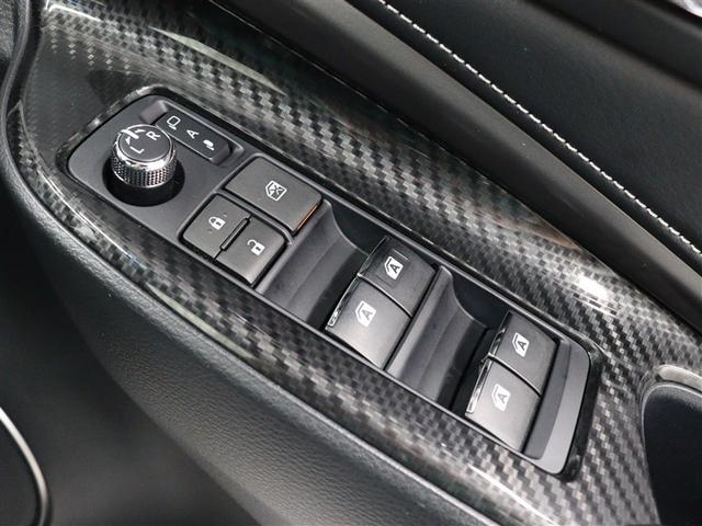 ドアの施錠・解錠に連動してドアミラーが自動で格納・復帰するオート格納機能と、運転席からも操作可能な全席パワーウィンドウが装備されています。