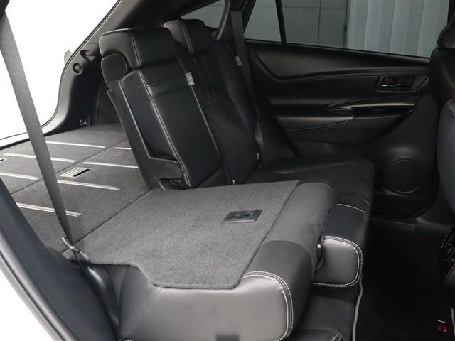 リヤシートは、使う状況にあわせてアレンジできます。