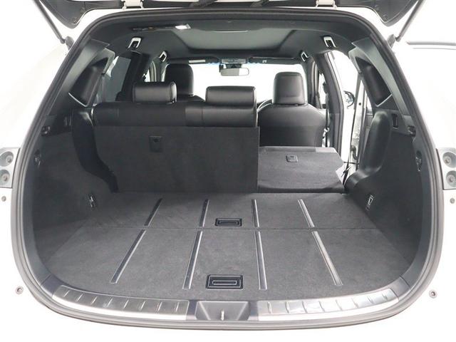 ６：４分割の後席シートを倒せば更に大きなラゲージスペースとしてご利用いただけます。