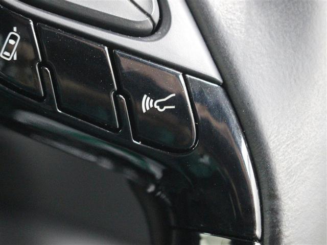 �~���g���[�_�[�ƒP��J�����Ő�s�Ԃ�F�����A�ԑ��ɉ������Ԋԋ�����ۂ��Ȃ���Ǐ]���s���x�����܂��B�������H�̏a�ؑ��s���ȂǁA��~�E���i���J��Ԃ��V�[���ŁA�h���C�o�[�̉^�]���ׂ�啝�Ɍy�����܂��B