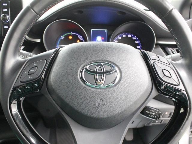 �}���`�C���t�H���[�V�����f�B�X�v���C���̕\���ؑւ�I�[�f�B�I�Ȃǂ̑�����A�X�e�A�����O�����𗣂����ɍs���܂��B